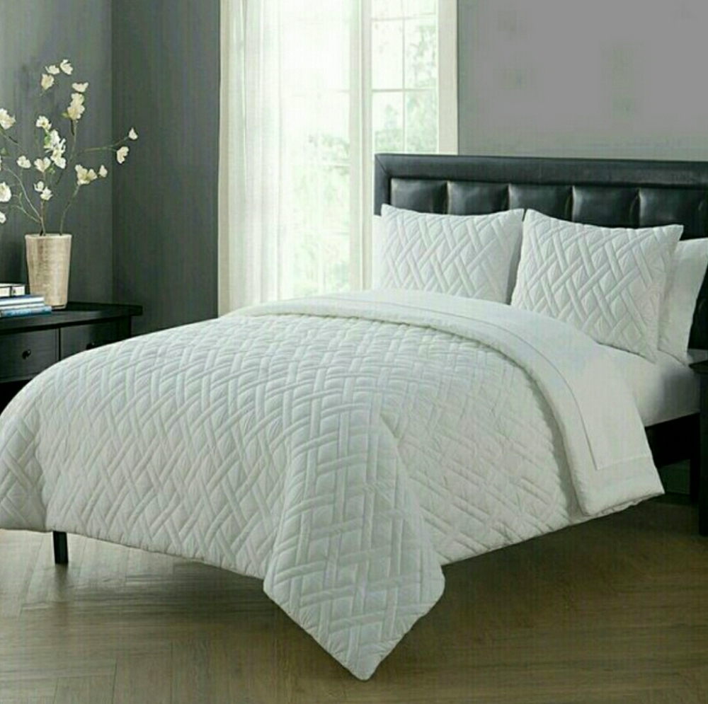 New VCNY White Comforter Set 7-pc Ensemble Queen